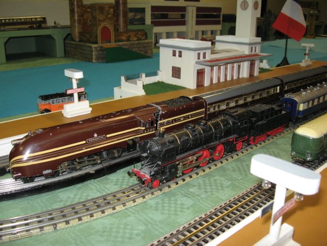 TRIX EXPRESS Lokomotiven auf der No-Brexit-Anlage-2018